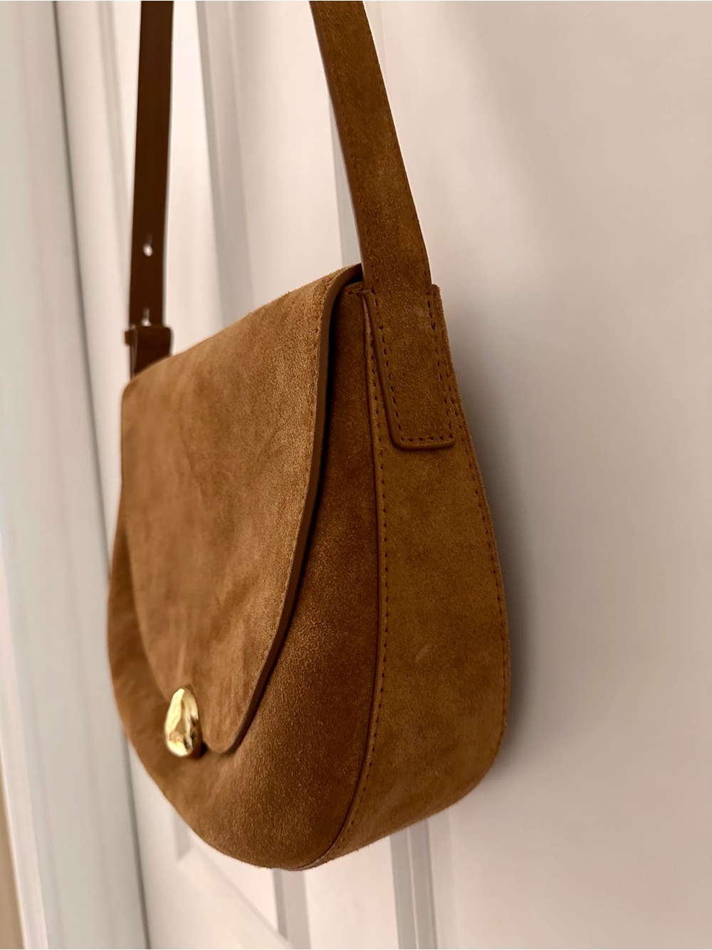 Madewell “Dakota” Large Tan Suede Saddle Crossbody Bag with Gold-Tone Hardware - Picture 9 of 15